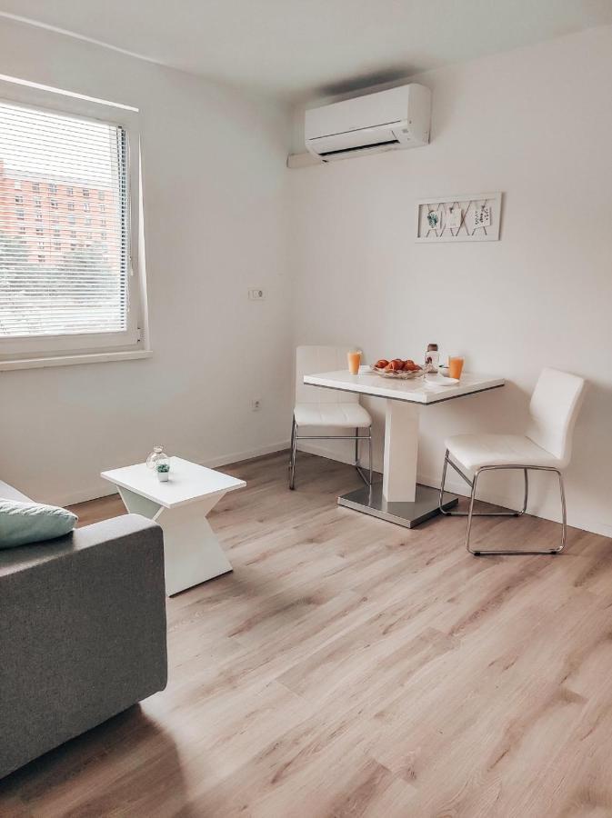 Studio Apartment Sanya #2 Ljubljana Buitenkant foto